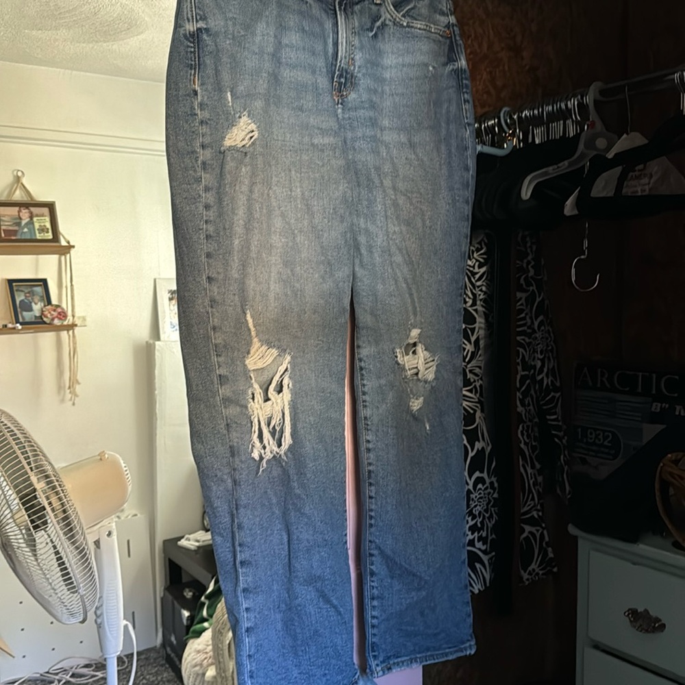 Worn a couple of times, size 14 washed old navy boyfriend style jeans